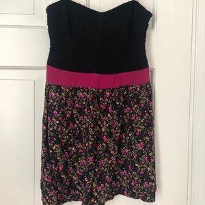 Black floral strapless romper